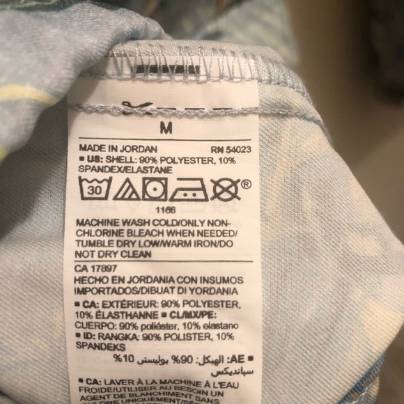 Old navy active wear jacket - Picture 4 of 4